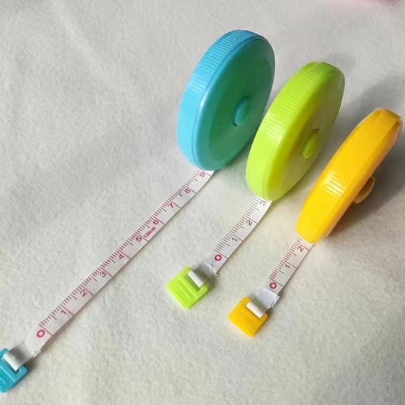 1 New Retractable Measuring Tape - Picture 2 of 8